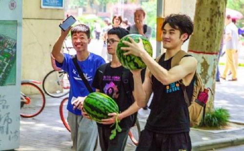 郑州吃瓜学院,揭秘城市美食背后的故事与传奇 第1张 郑州吃瓜学院,揭秘城市美食背后的故事与传奇 第1张